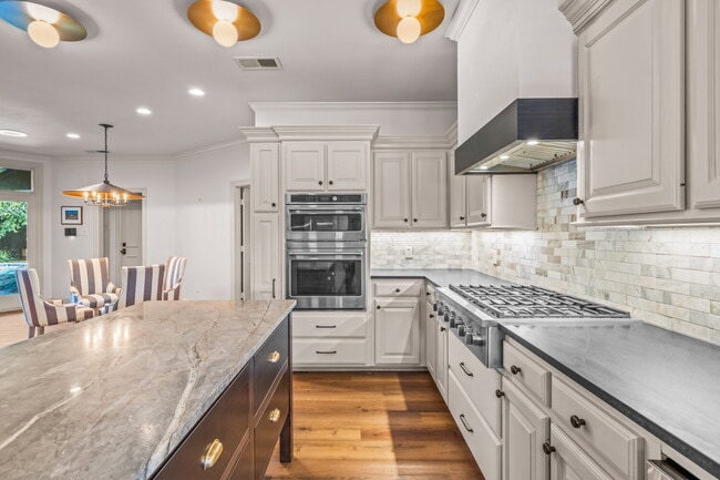 Building Photo - Luxury 5 Bed, 4.5 Bath, with Pool in Lakeridge!!!