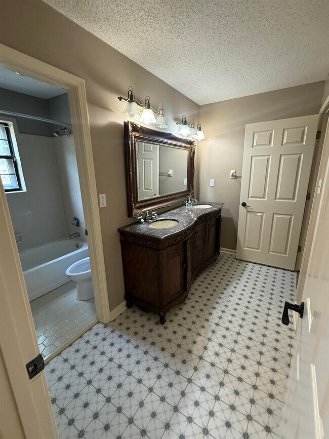 Building Photo - 2805 Morning Woods Dr