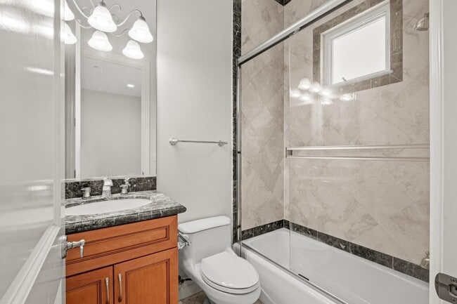 Building Photo - Stunning 4 bed, 4.5 bath home located on a quiet and highly desirable street in Redondo Beach