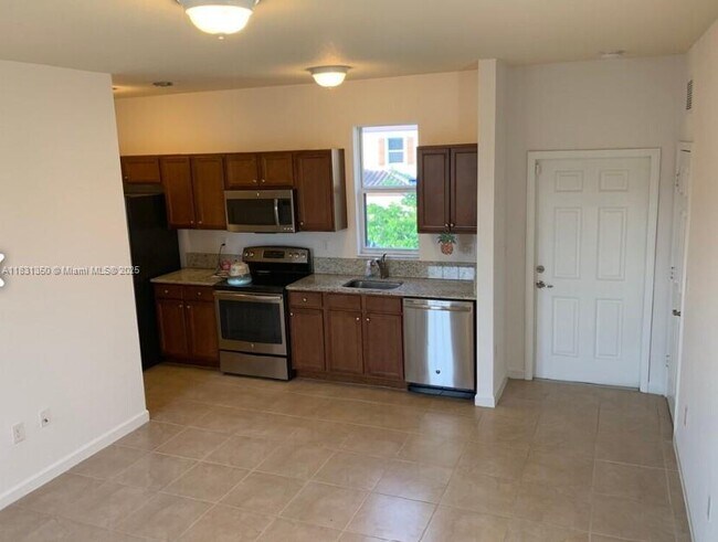 Building Photo - 9197 SW 171st Ct