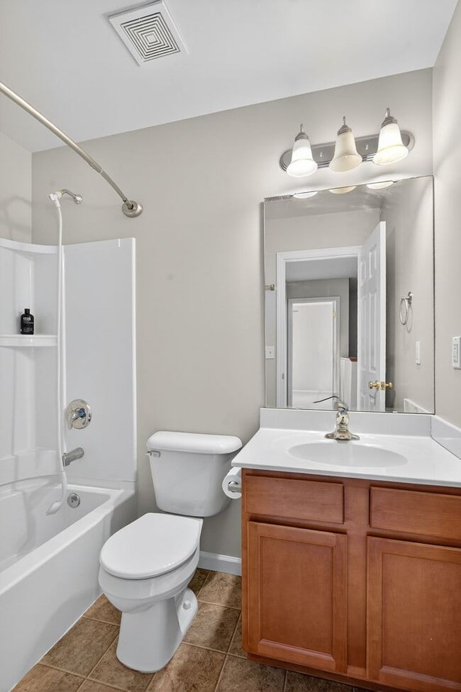 Building Photo - Charming 3-bedroom, 2-bath townhouse