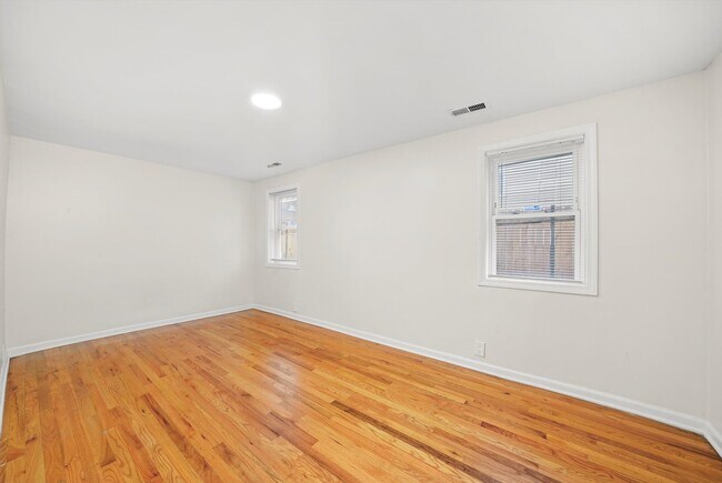 Building Photo - 8026 S Coles Ave