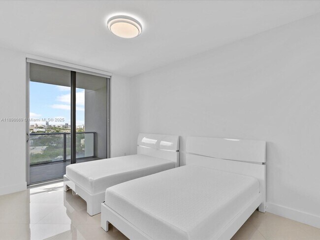Building Photo - 17301 Biscayne Blvd