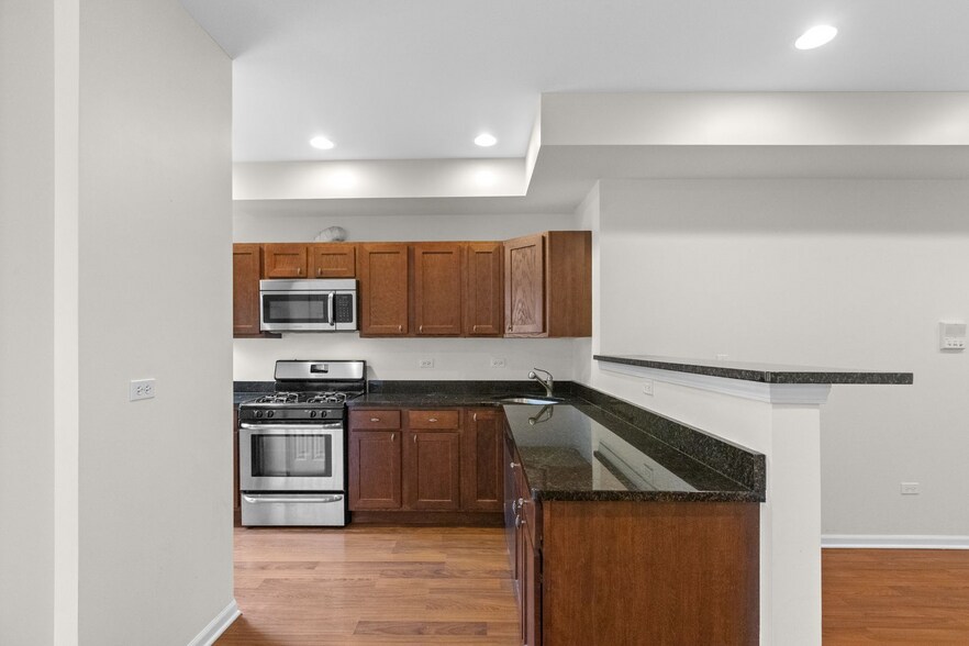Building Photo - 7717 N Marshfield Ave