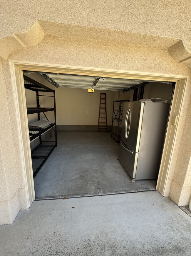 Building Photo - 851 Antilla Way