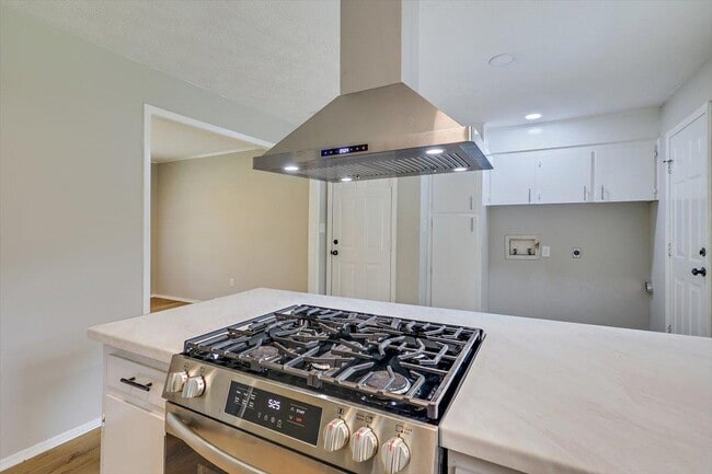 Building Photo - 642 Sweetgum St