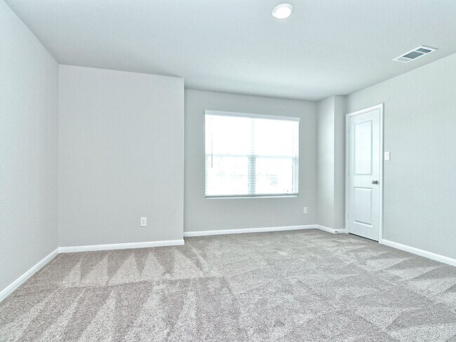 Building Photo - 3036 SF Home - 6 BR/3 BA with THREE-CAR GARAGE - BULVERDE!!!