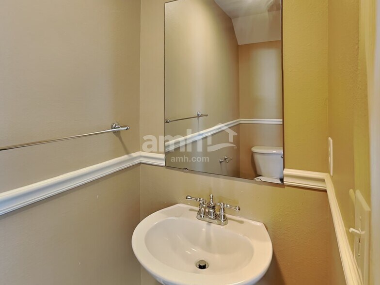 Building Photo - 1836 Meadow Crossing Dr