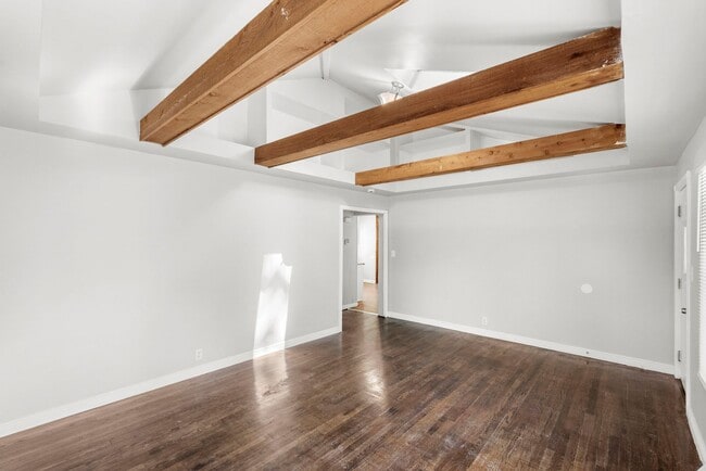 Building Photo - 3 Bedroom Home Available NOW