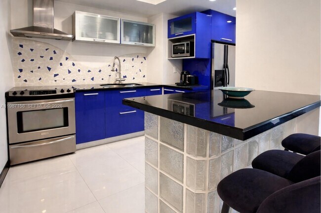 Building Photo - 1000 West Ave