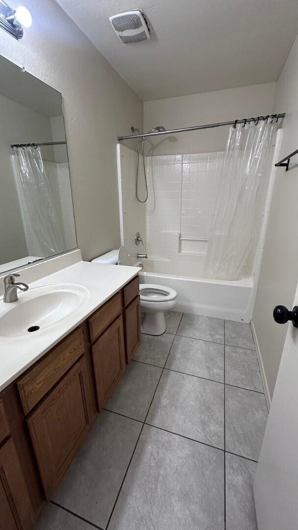 Building Photo - 6608 W Gross Ave