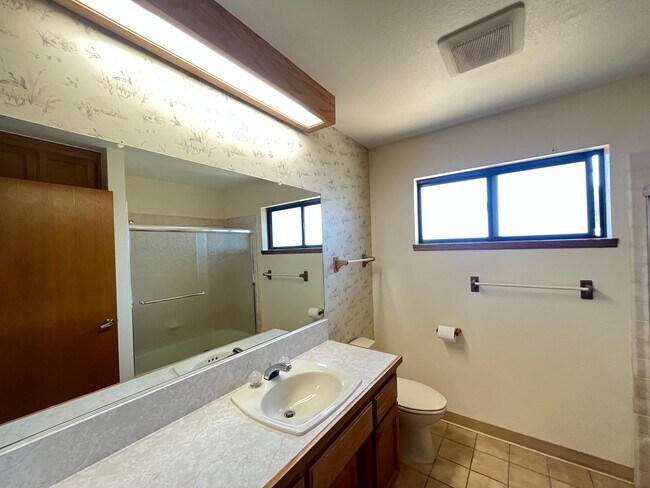 Building Photo - Spacious Home with views of the Irish Hill...