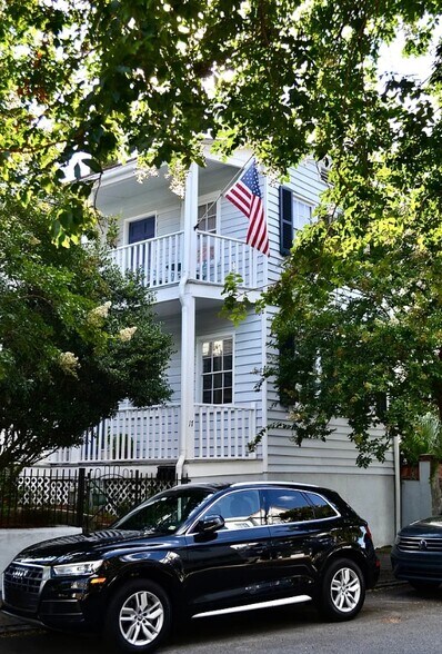 Building Photo - 17 Nassau St