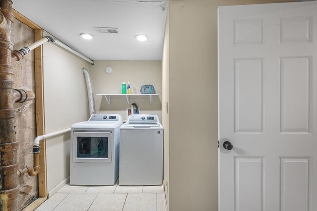 Building Photo - Spacious, Remodeled 3-Bedroom Home in Quie...