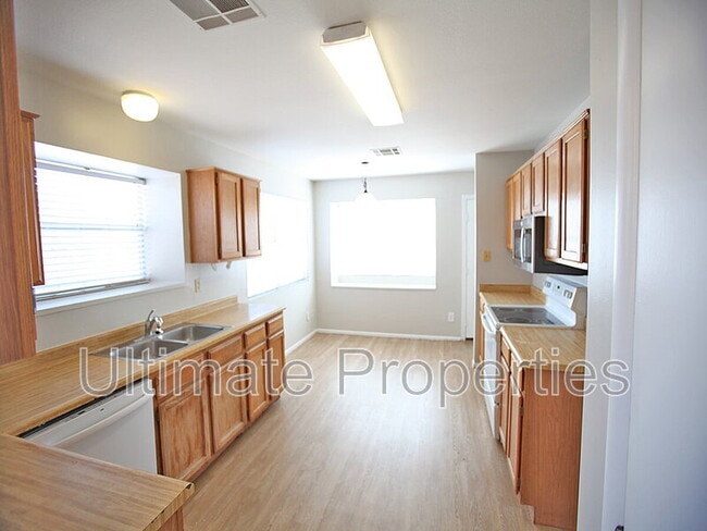 Building Photo - 1803 W Barrow Dr