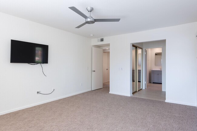 Building Photo - 35200 Cathedral Canyon Dr