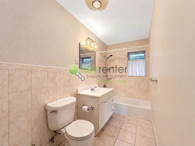 Building Photo - Lake View Apartment in a Peaceful Park Ridge Community