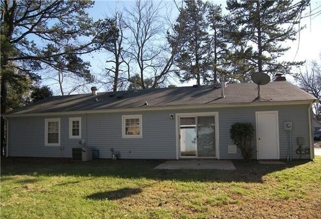 Building Photo - Beautiful Ranch Home in Charlotte NC