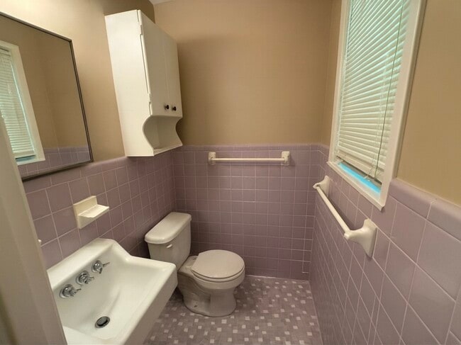 Building Photo - 407 N Foster Dr