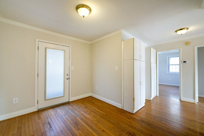 Building Photo - Charming 3BR Home with Fenced Backyard & Patio in Silver Spring