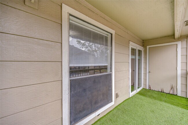 Building Photo - 2120 Wilcrest Dr