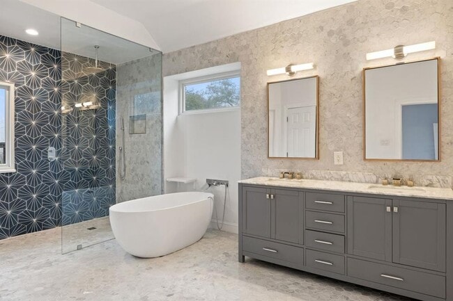 Building Photo - 2137 Rivina Dr