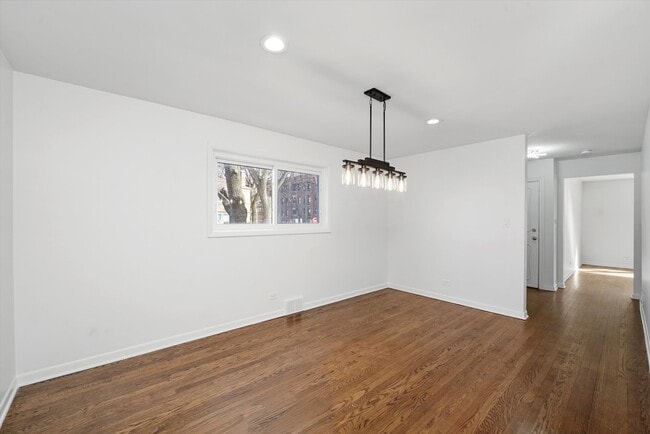 Building Photo - 7056 N Rockwell St