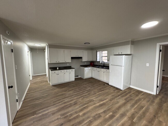 Building Photo - 1116 Berrywood Ave