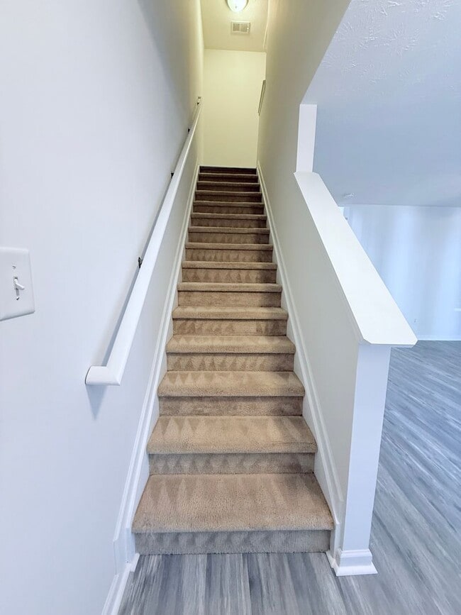 Building Photo - Spacious 3/2.5 Townhome in Lawrenceville