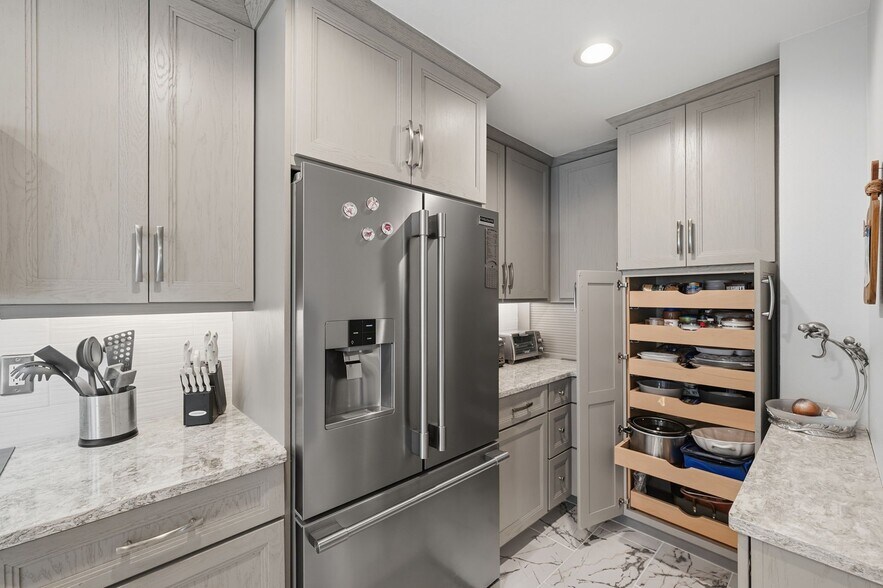 Building Photo - 5400 Gulf Dr