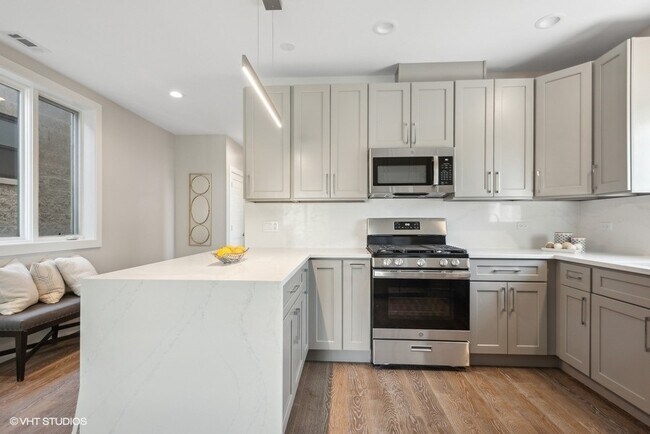 Building Photo - 4824 S Champlain Ave