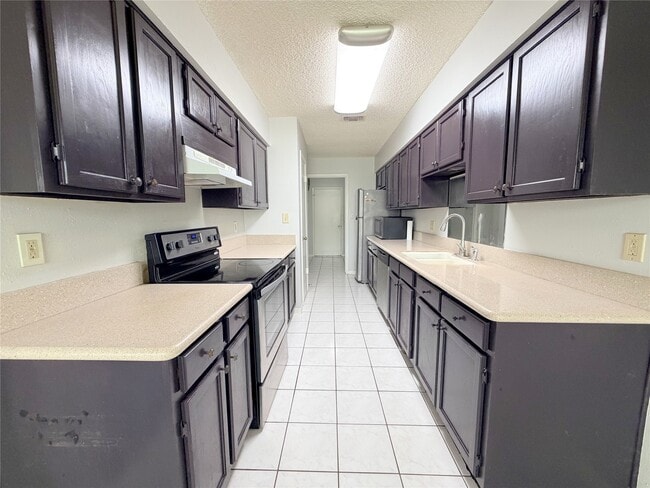 Building Photo - 2535 Planters Row