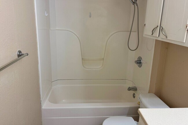 Building Photo - 1901 W Wenonah Blvd