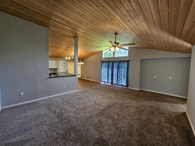 Building Photo - 403 S Texas St