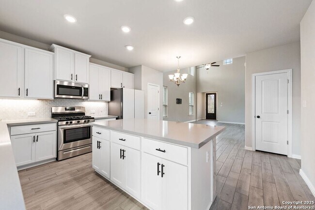Building Photo - 2058 Egret Ave