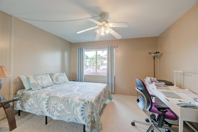 Building Photo - 1950 N Andrews Ave