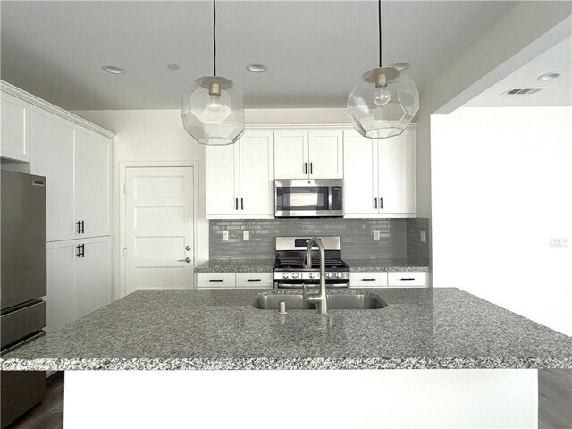 Building Photo - 4170 Powell Wy