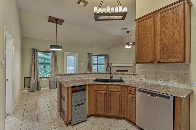 Building Photo - 8007 N Tarrytown Crossing Dr