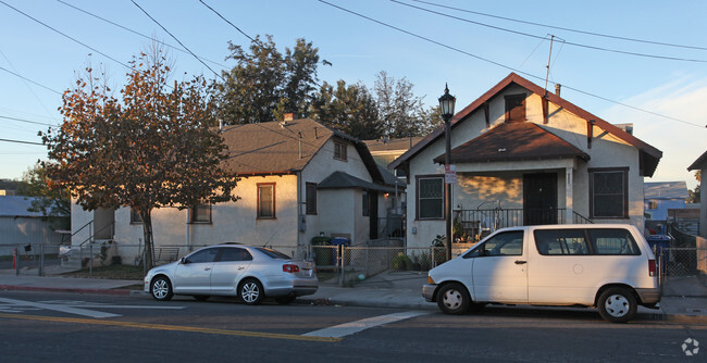 Building Photo - 200-210 1/2 N Avenue 58