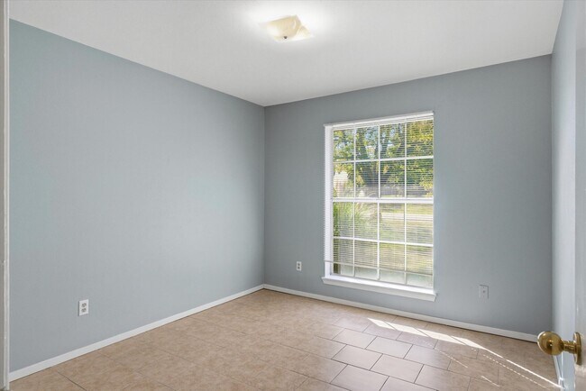 Building Photo - 908 TX-243