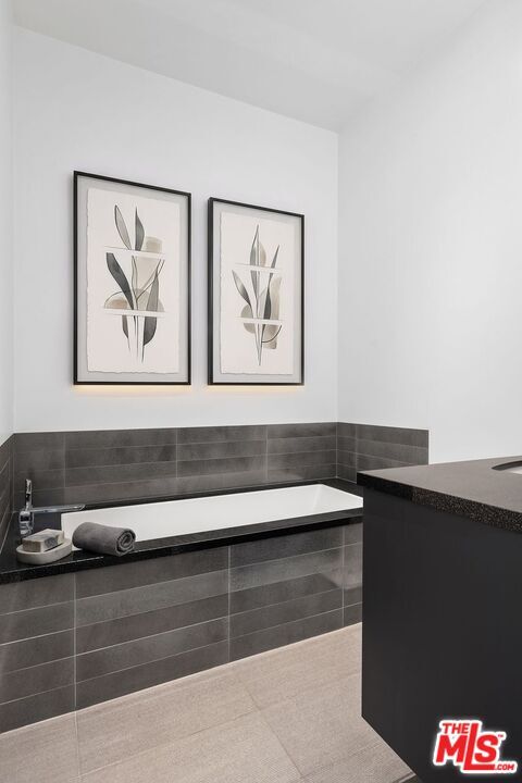 Building Photo - 429 N Lucerne Blvd