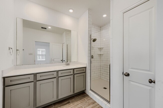 Building Photo - 4146 Balboa Dr