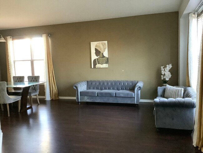 Building Photo - 2956 Aberdeen Dr