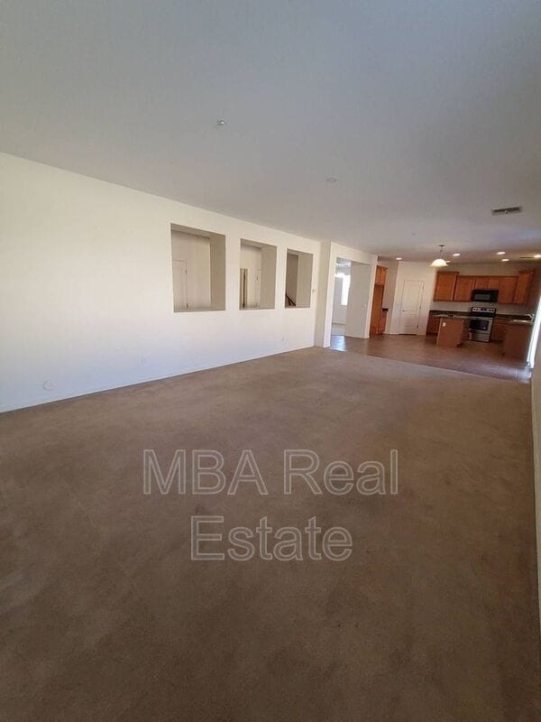Building Photo - 8998 W Plum Rd