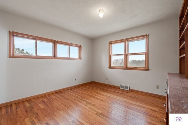 Building Photo - AVAILABLE NOW!