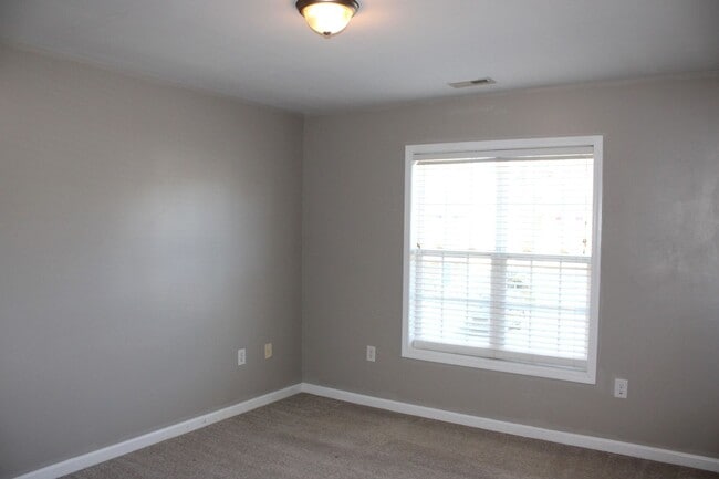 Building Photo - Modern Townhome in Havelock