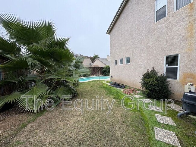 Building Photo - 2650 S Peppertree St