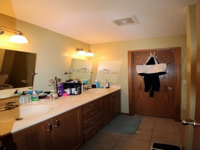 Building Photo - Italian Estates Property Management