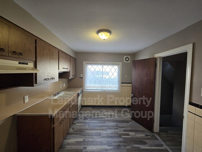 Building Photo - 9657 Outer Dr E