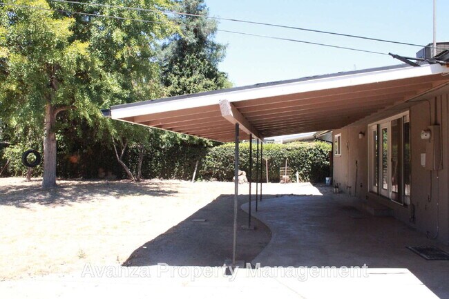 Building Photo - Home for Rent  3 Bed/1 Bath - 1,847 Sq Ft.  $2,295/month  Hoover High Region